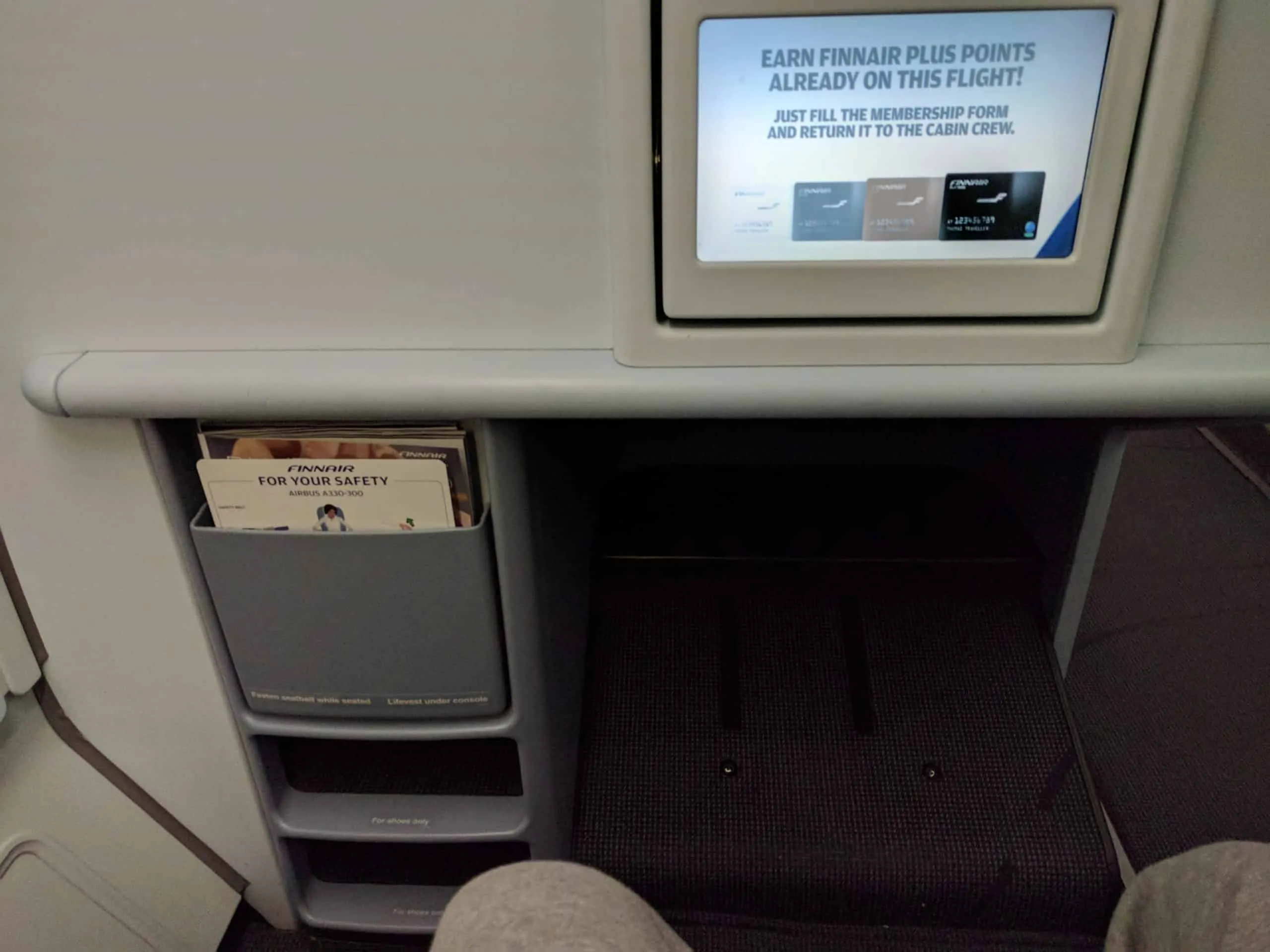 Finnair Old Business Class A330 0006