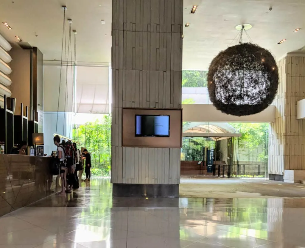 Millennium-Hilton-Bangkok-lobby1