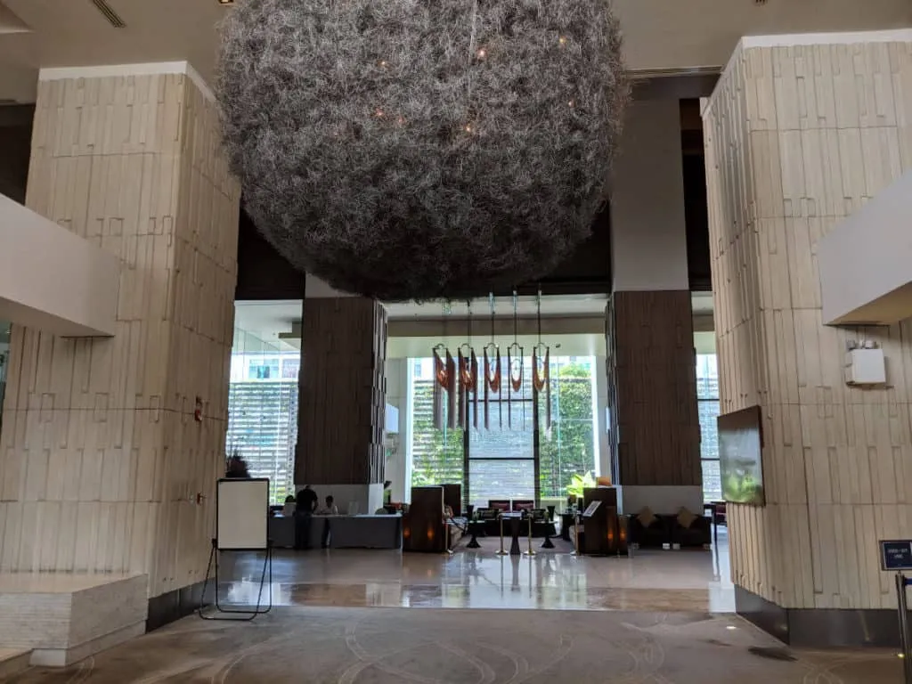 Millennium-Hilton-Bangkok-lobby2