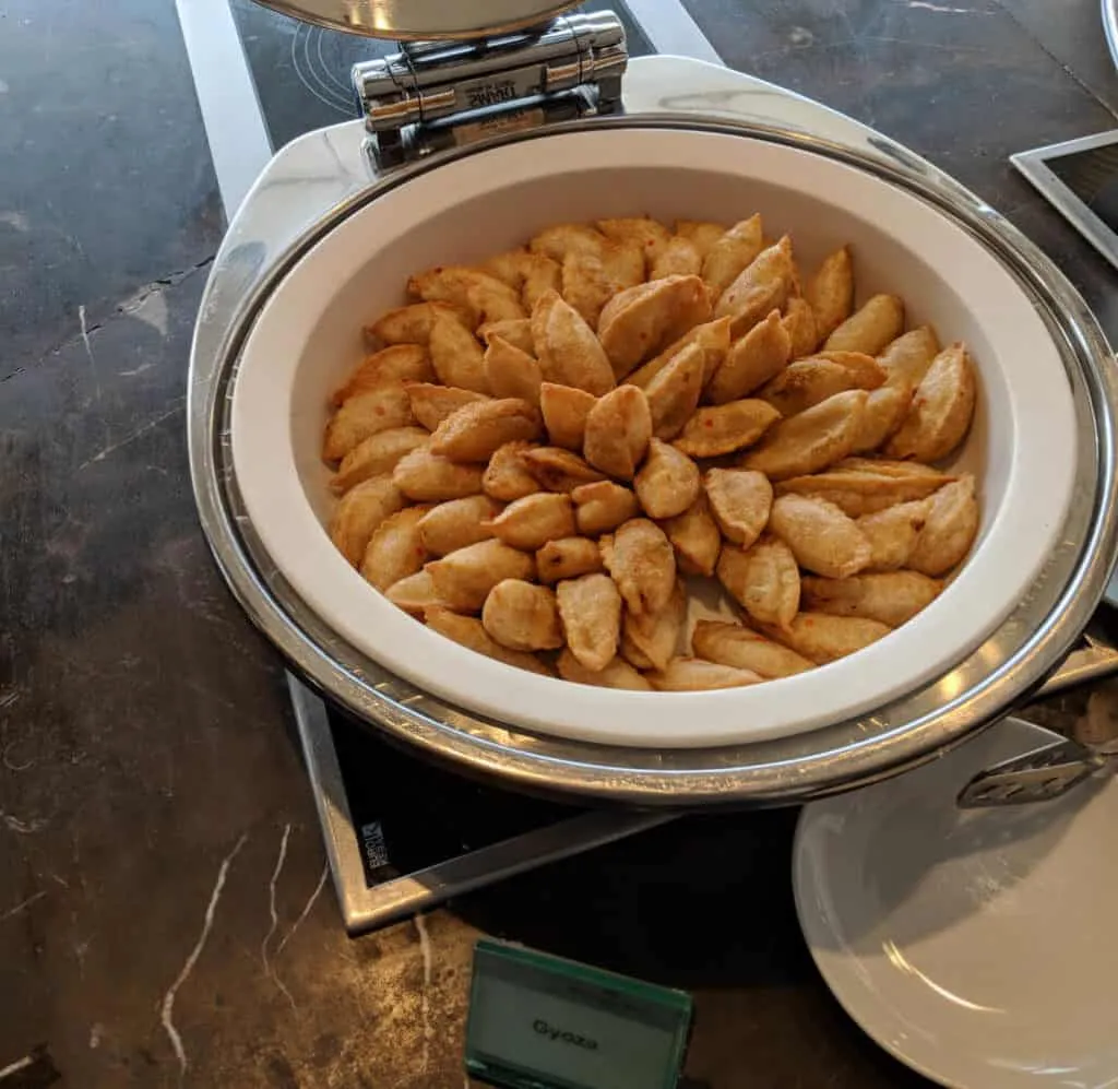 Millennium-Hilton-Bangkok-lounge-food3