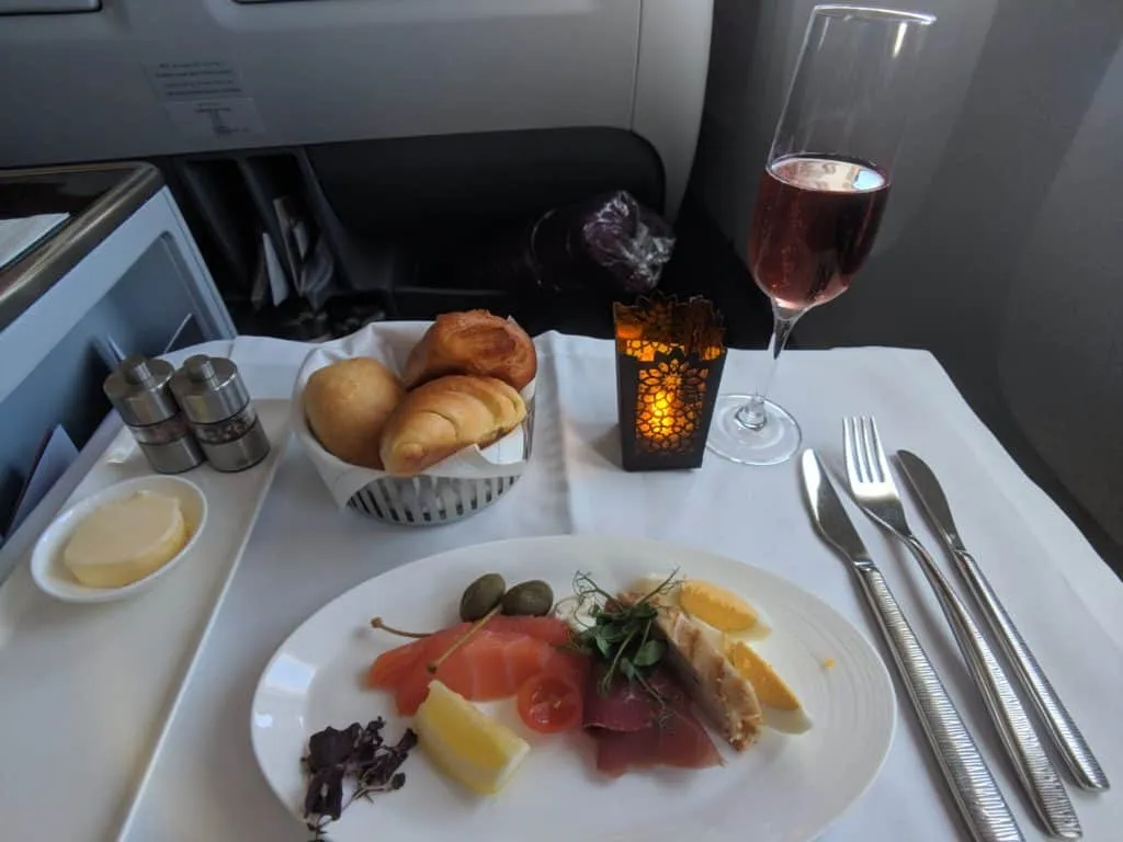 2019 Qatar Airways 777 Business Class Review 002