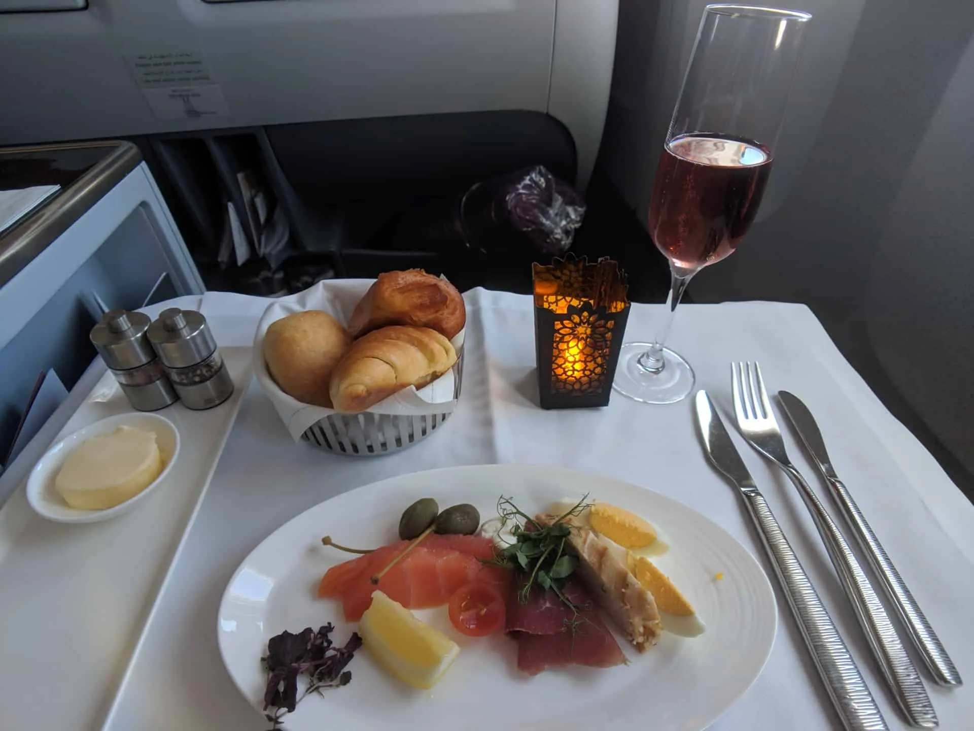 Review: Qatar Airways (777-300) Business Class from Bangkok to Doha (Updated 2019)
